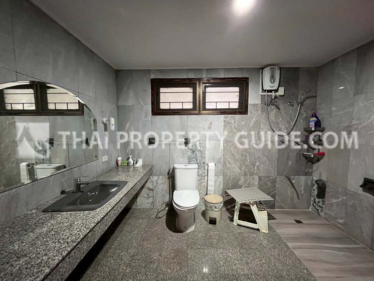 House with Shared Pool in Bangnatrad 